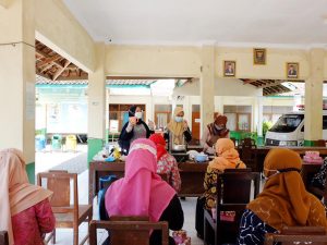 Dosen Universitas Alma Ata Latih Kader Guwosari Tentang Penerapan SDIDTK Anak Stunting dan Cara Pembuatan Makanan Tambahan Berbahan Pangan Lokal