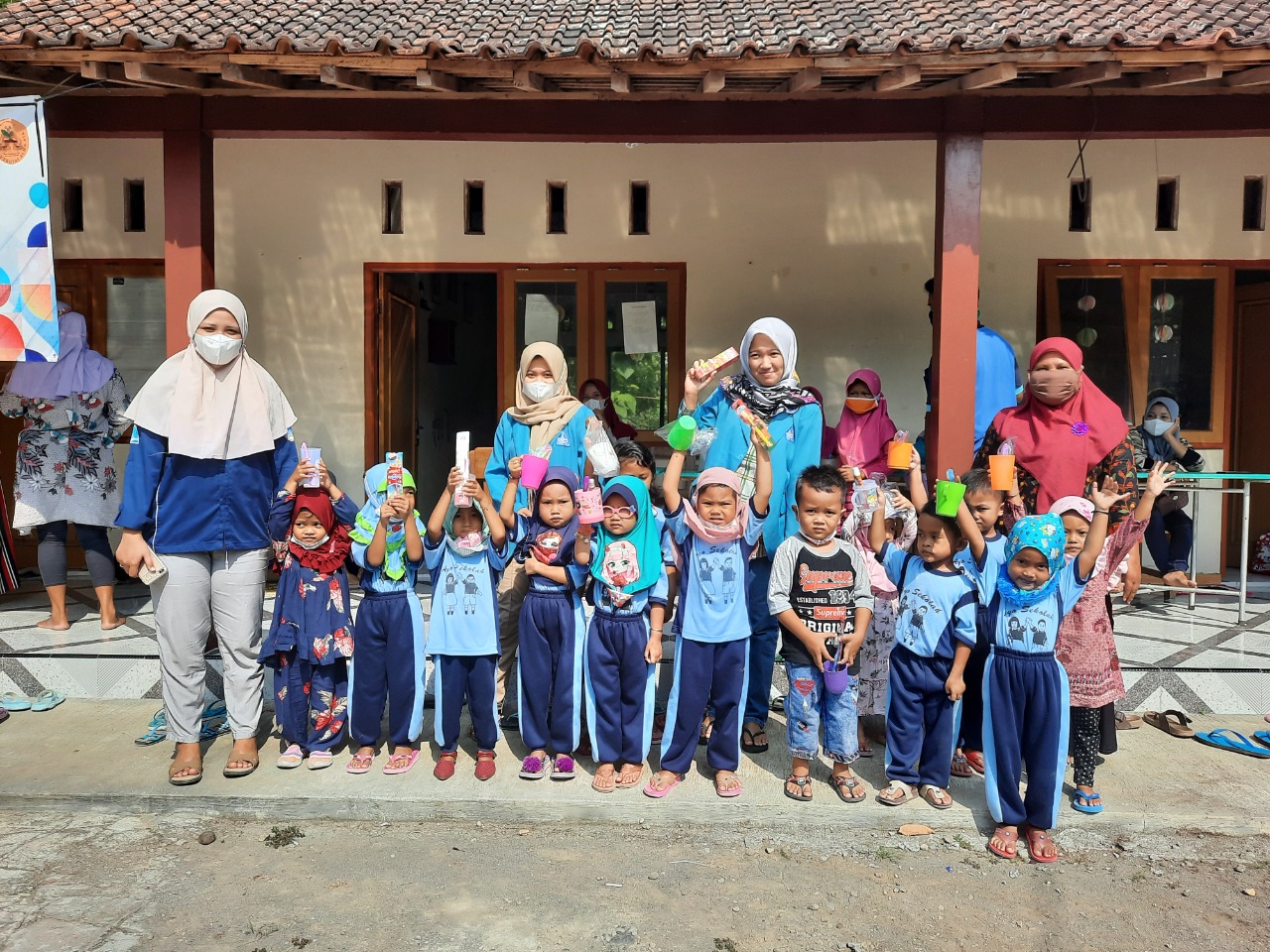 MENGGOSOK GIGI BERSAMA ANAK PAUD SPS BINA BELIA BANGSA
