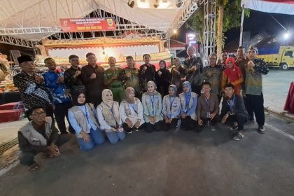 KKN-T Universitas Alma Ata Berpartisipasi dalam HUT RI Pagelaran Wayang Kulit di Desa Banjardawa